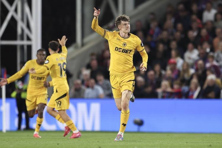 英媒：引进维萨一事进展缓慢，纽卡考察狼队前锋拉尔森