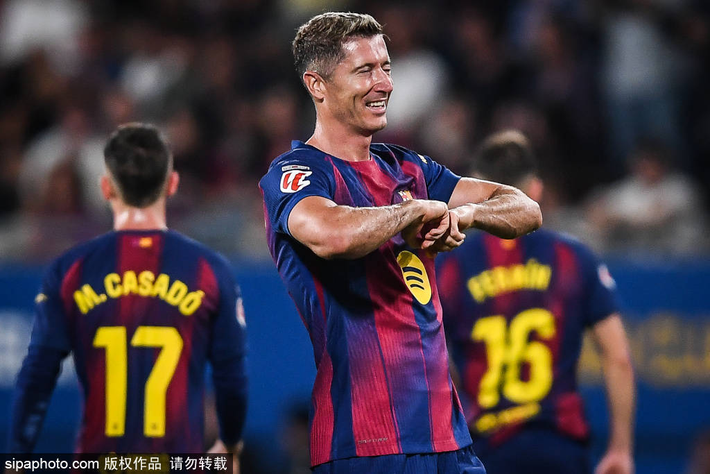 女足欧冠第二轮：巴萨与切尔西的强势表现引发战术讨论